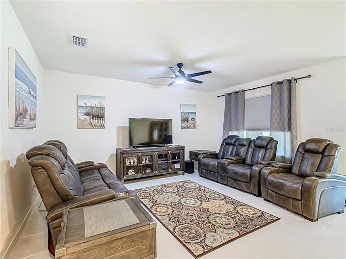 Image No.22-3 Bed Property for sale