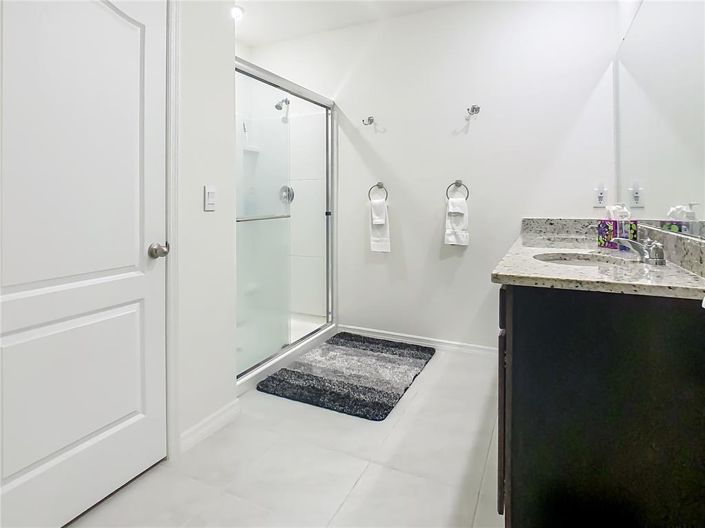 Image No.32-3 Bed Property for sale