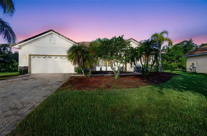 Image No.1-4 Bed Property for sale
