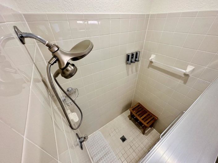 Image No.17-4 Bed Property for sale