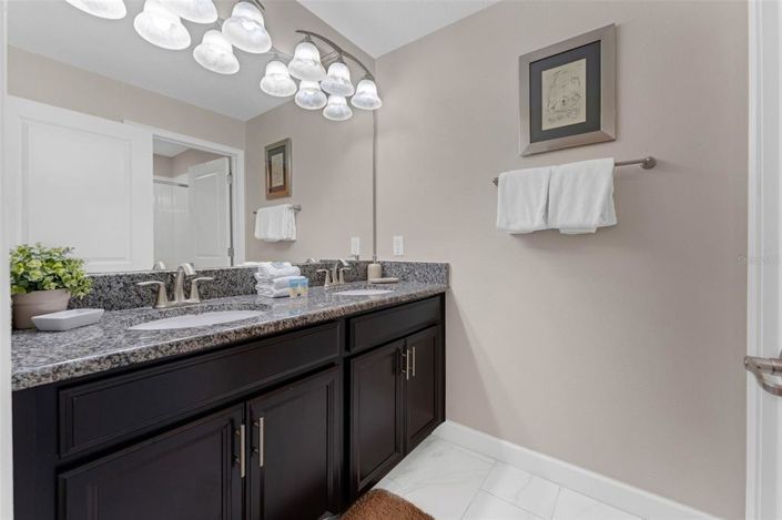 Image No.18-4 Bed Townhouse for sale