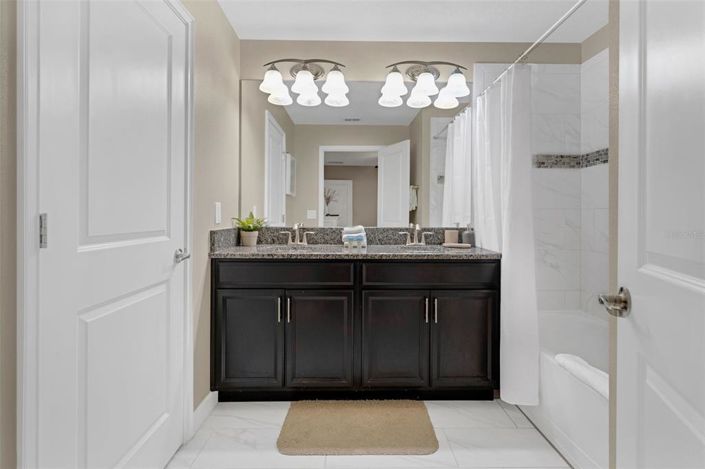 Image No.19-4 Bed Townhouse for sale