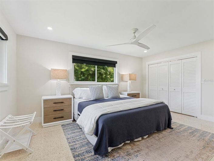 Image No.11-2 Bed Property for sale