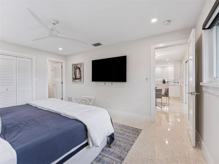 Image No.12-2 Bed Property for sale