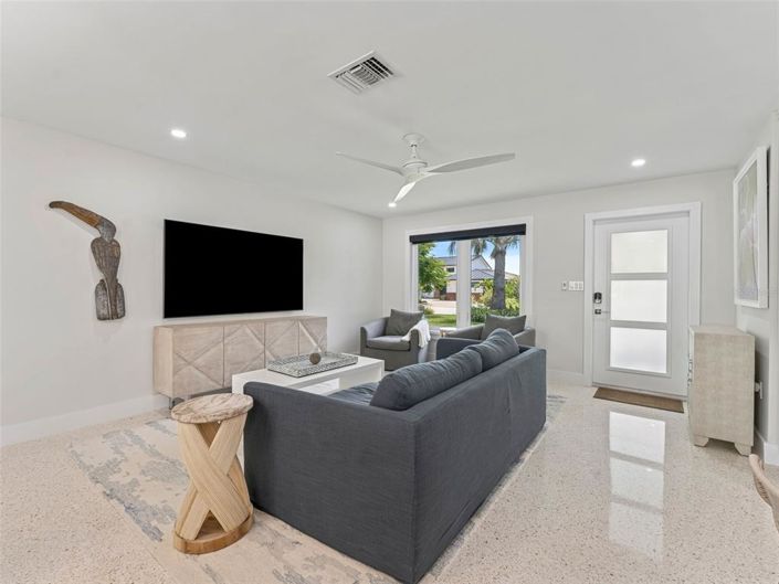 Image No.3-2 Bed Property for sale