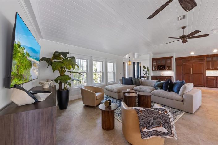 Image No.10-4 Bed Property for sale