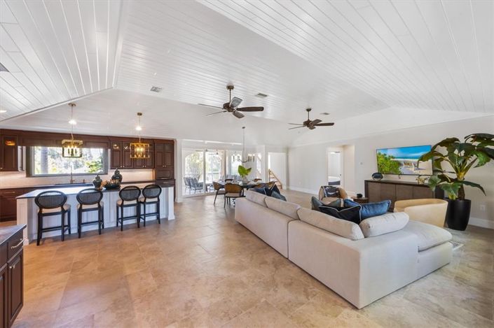 Image No.11-4 Bed Property for sale