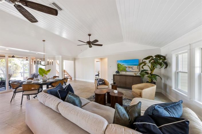 Image No.12-4 Bed Property for sale