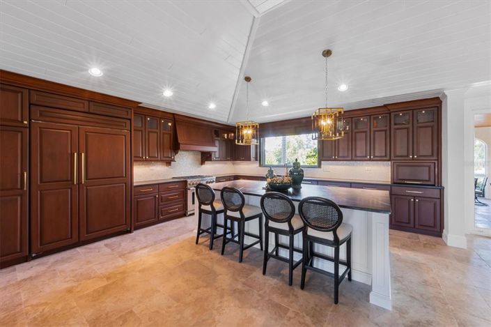 Image No.14-4 Bed Property for sale