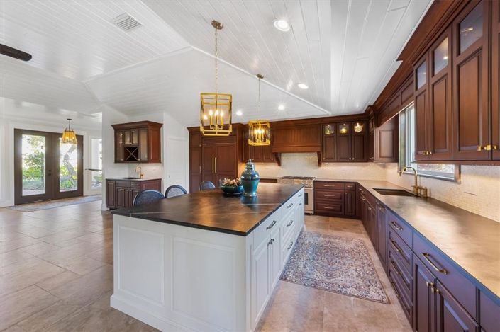 Image No.15-4 Bed Property for sale