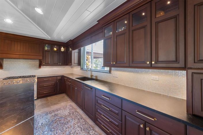 Image No.16-4 Bed Property for sale