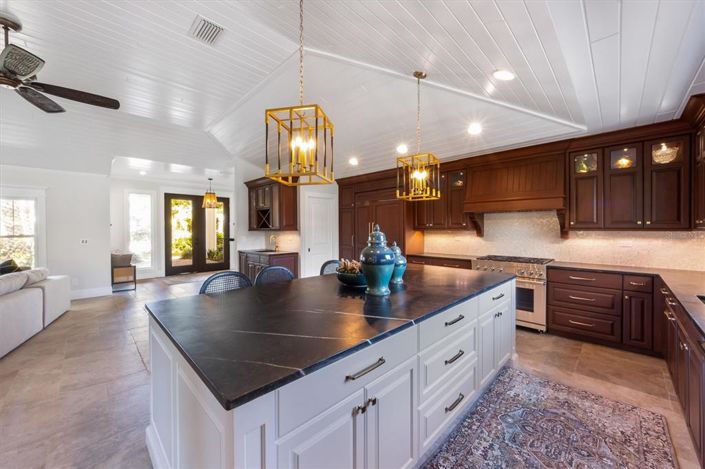 Image No.17-4 Bed Property for sale