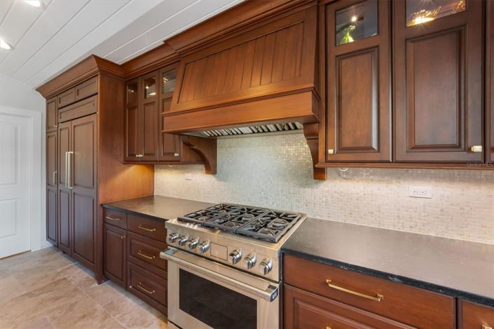 Image No.19-4 Bed Property for sale