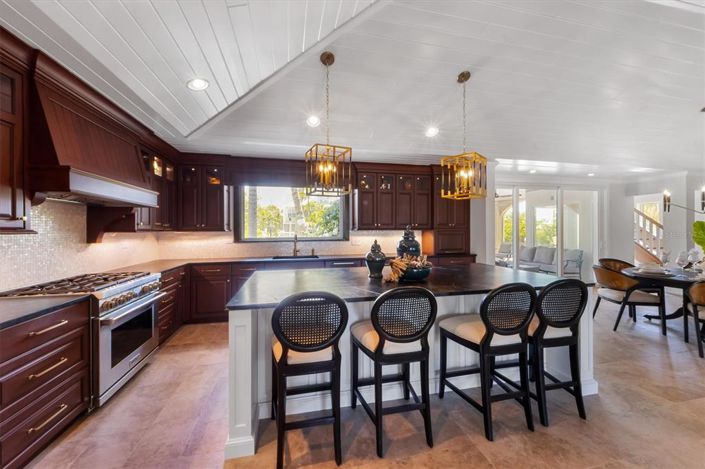 Image No.20-4 Bed Property for sale