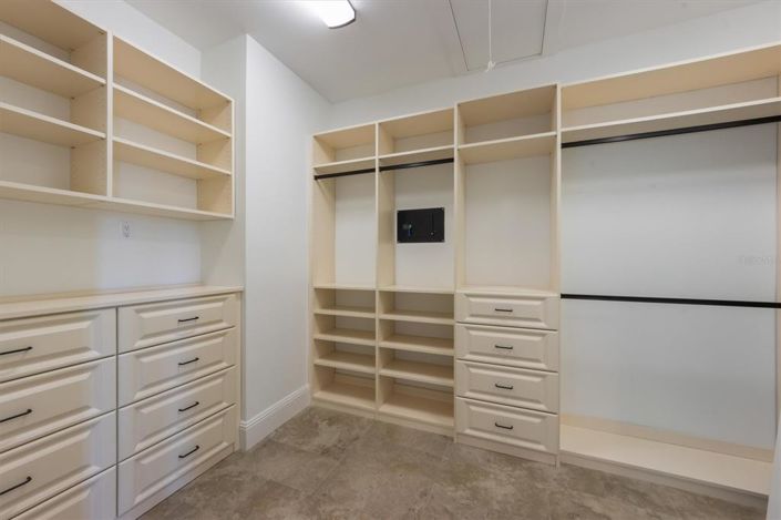 Image No.38-4 Bed Property for sale