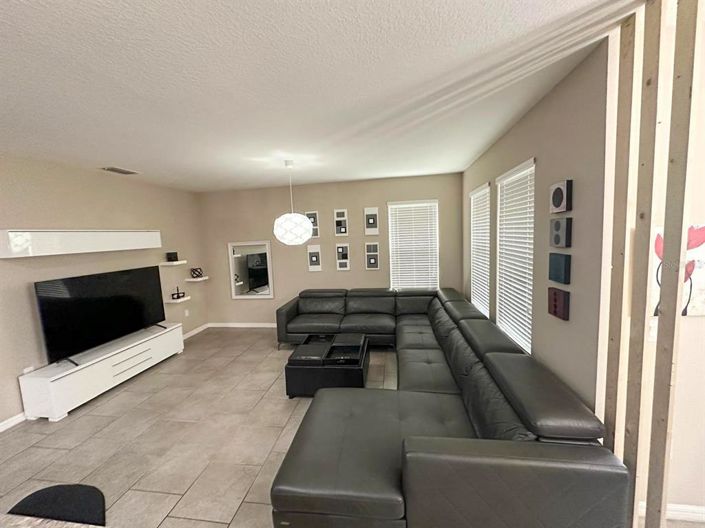 Image No.12-3 Bed Property for sale