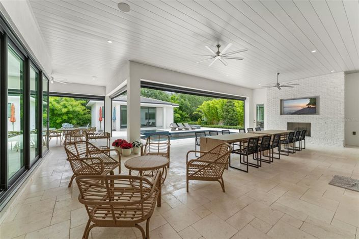 Image No.12-5 Bed Property for sale