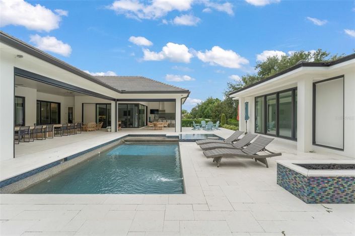 Image No.15-5 Bed Property for sale