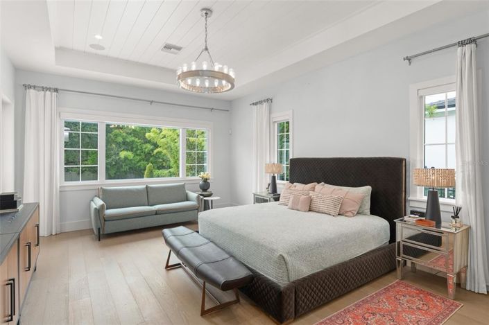 Image No.16-5 Bed Property for sale