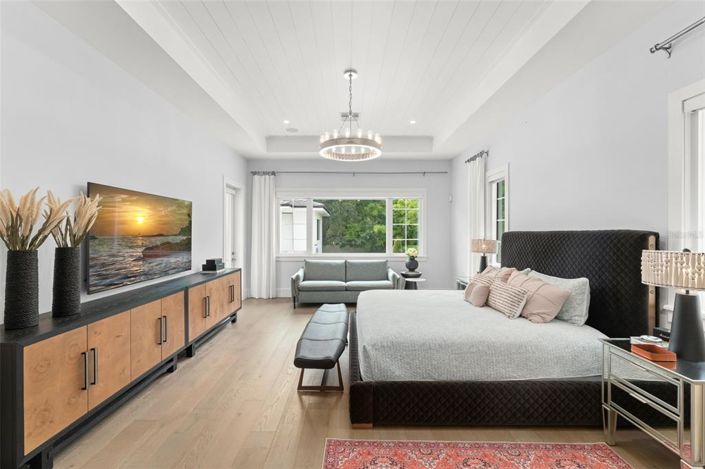 Image No.17-5 Bed Property for sale