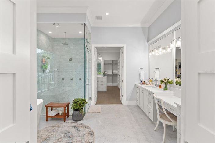 Image No.19-5 Bed Property for sale