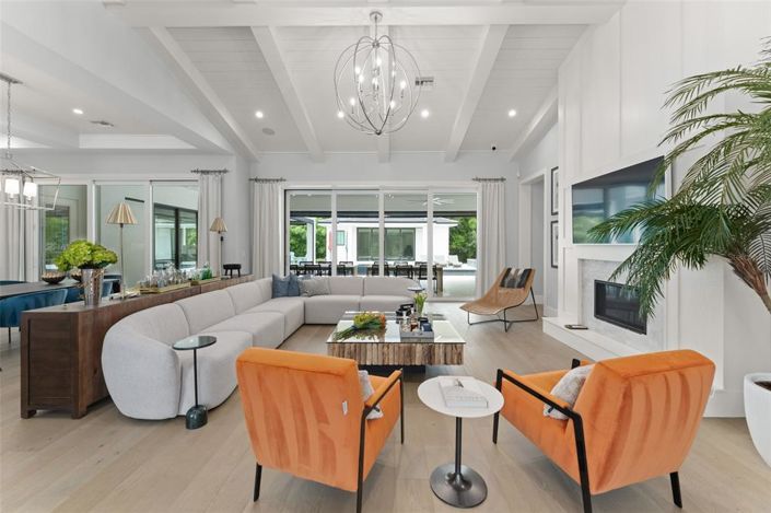 Image No.2-5 Bed Property for sale