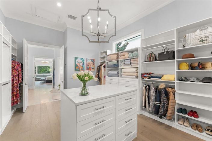 Image No.25-5 Bed Property for sale