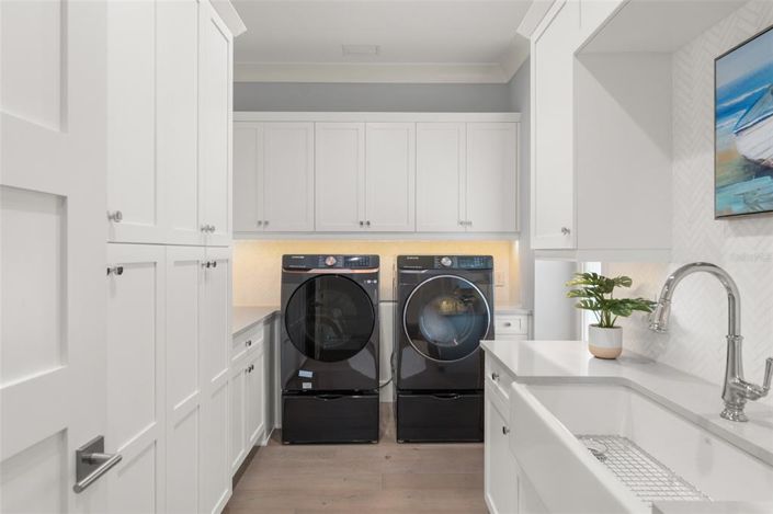 Image No.40-5 Bed Property for sale