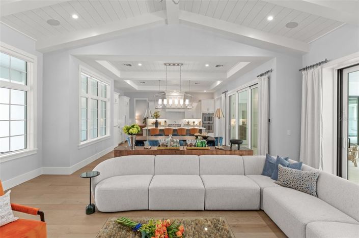 Image No.58-5 Bed Property for sale