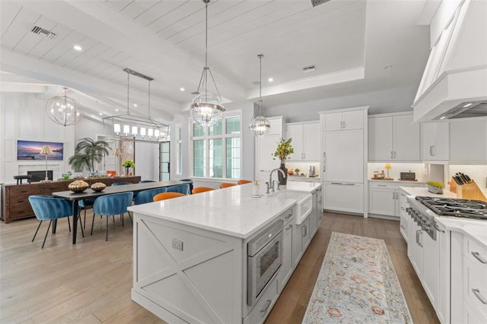 Image No.8-5 Bed Property for sale