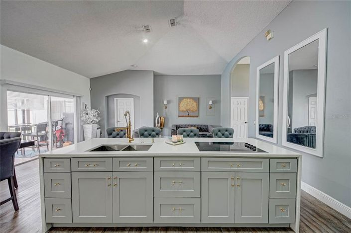 Image No.11-6 Bed Property for sale