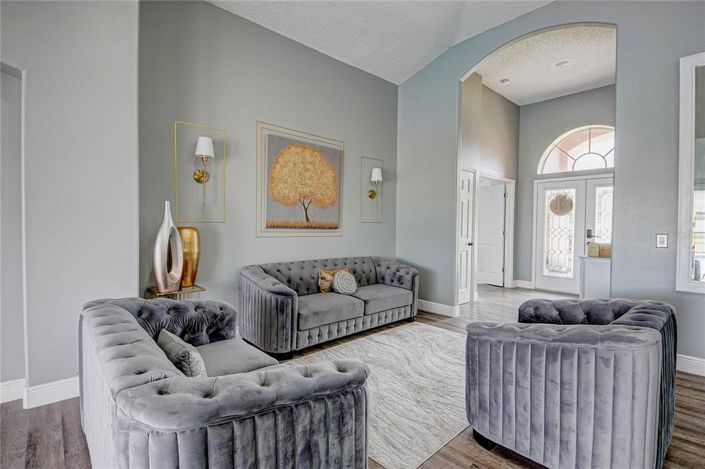 Image No.16-6 Bed Property for sale