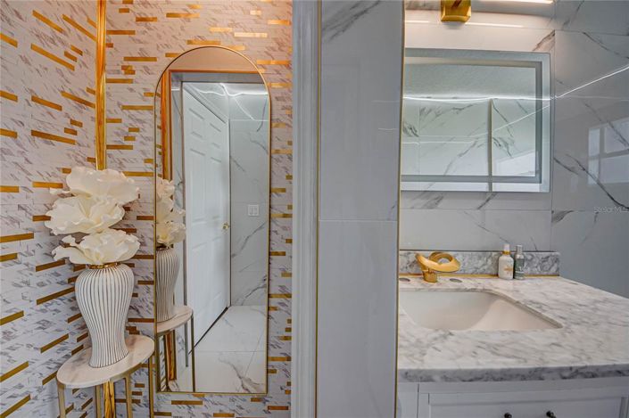 Image No.19-6 Bed Property for sale