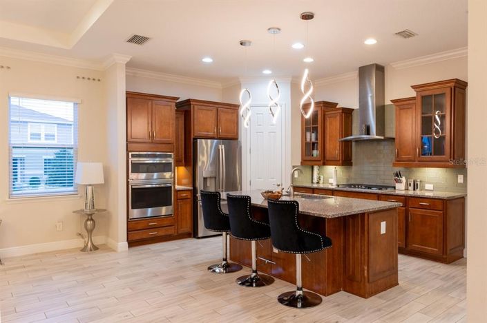 Image No.4-4 Bed Property for sale