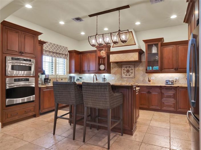 Image No.25-7 Bed Property for sale