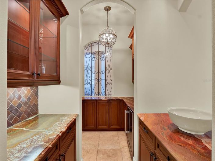 Image No.33-7 Bed Property for sale