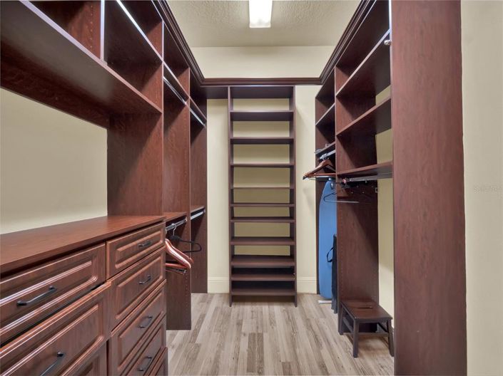 Image No.39-7 Bed Property for sale