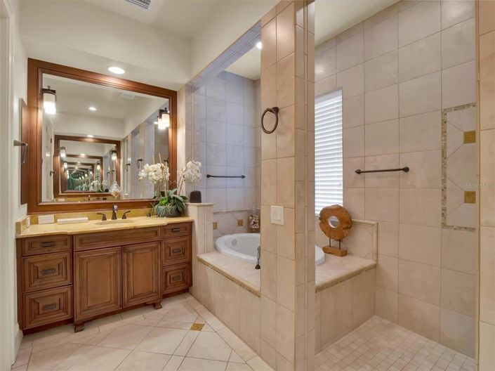 Image No.41-7 Bed Property for sale