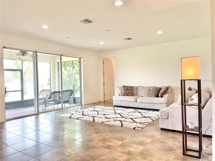 Image No.6-5 Bed Property for sale