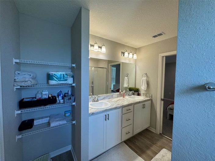 Image No.32-4 Bed Property for sale