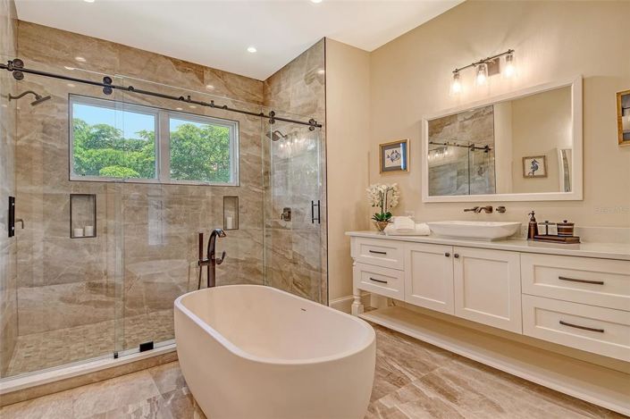 Image No.43-4 Bed Property for sale