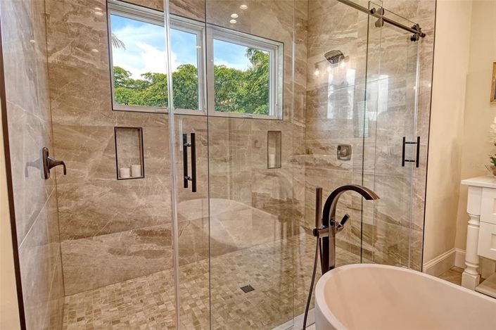 Image No.44-4 Bed Property for sale