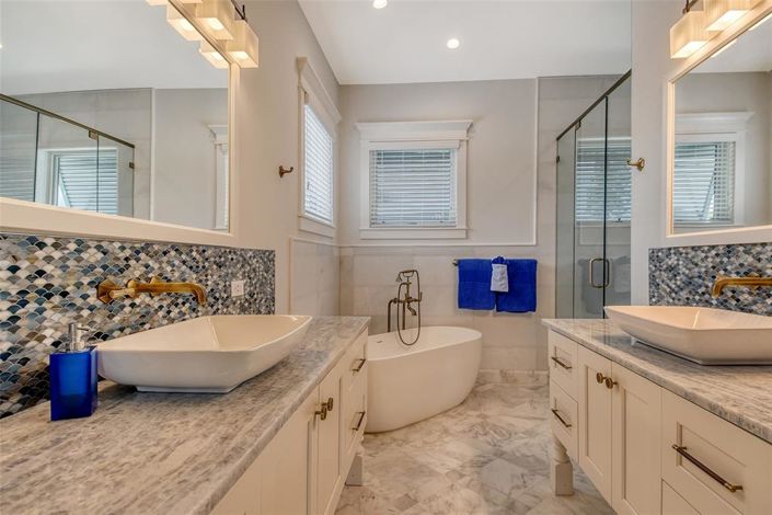 Image No.58-4 Bed Property for sale