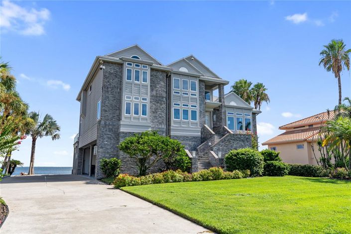 Image No.24-4 Bed Property for sale