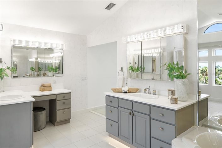 Image No.42-4 Bed Property for sale