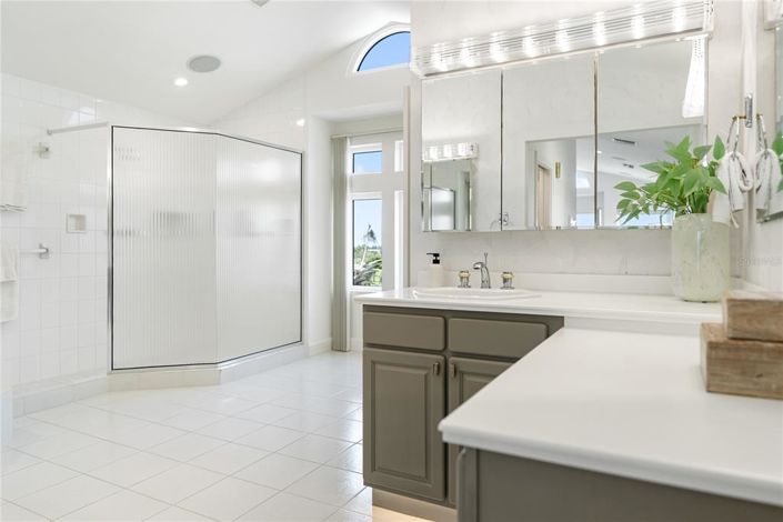 Image No.56-4 Bed Property for sale