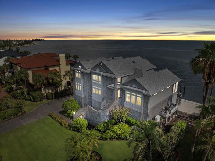 Image No.6-4 Bed Property for sale