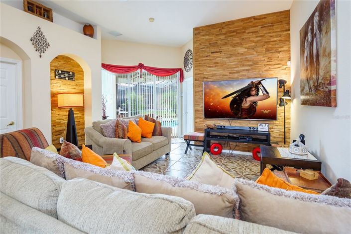 Image No.4-4 Bed Property for sale