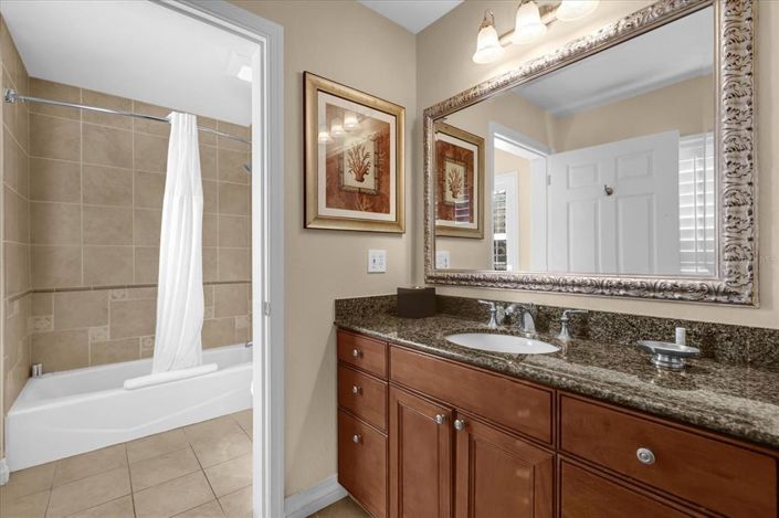 Image No.19-3 Bed Property for sale