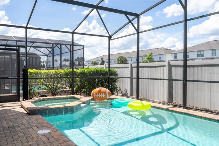 Image No.20-6 Bed Property for sale